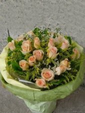 AHR8597 - Champagne roses