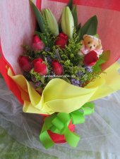 BB486 (Roses, lilies & little bear)