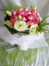 AHB9880 - Pink roses & eustomas