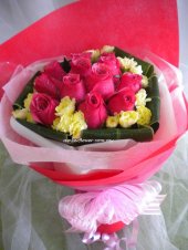 AHM490 (Roses & carnation spray)