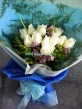 ALove252 (White roses)