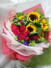 AHB9555 - Red roses & sunflower