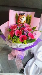 AHB9472 - Gerberas & toys